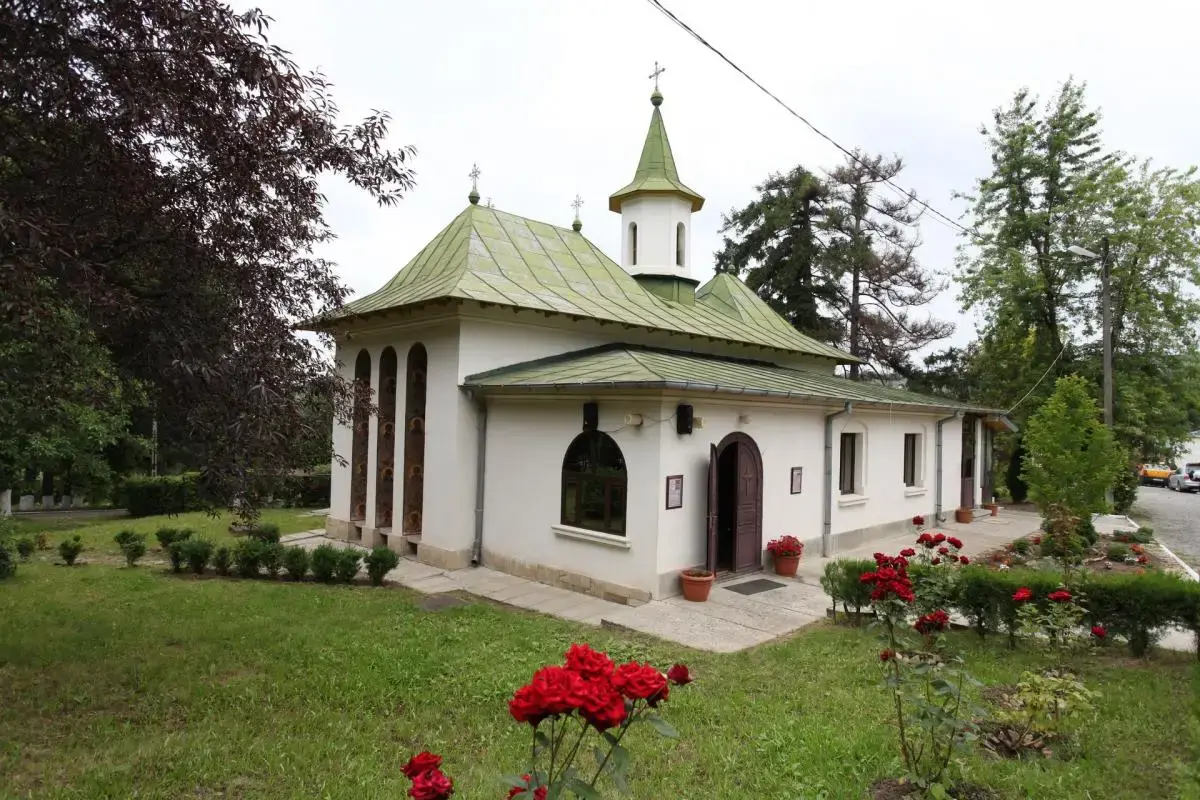 Priveghi în curtea mănăstirii